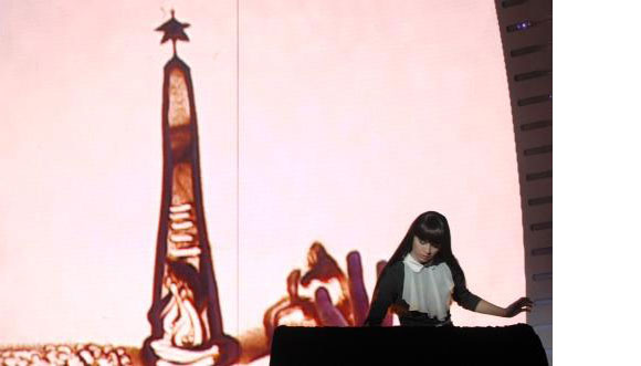 Design Free Thursday | Kseniya Simonova's Sand Animation.