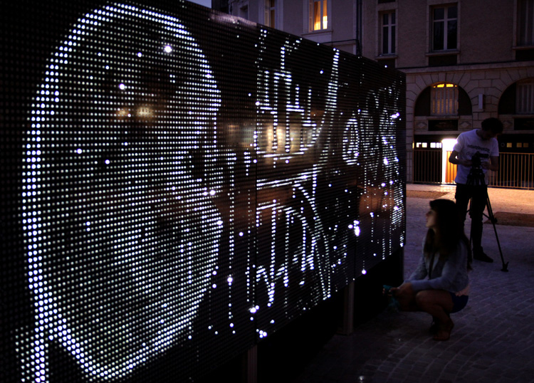 yellowtrace-Water-Light-Graffiti-by-Antonin-Fourneau-14
