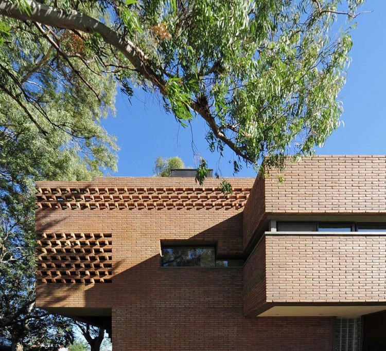 Casa Antoniz by Marcelo Villafane // via yellowtrace