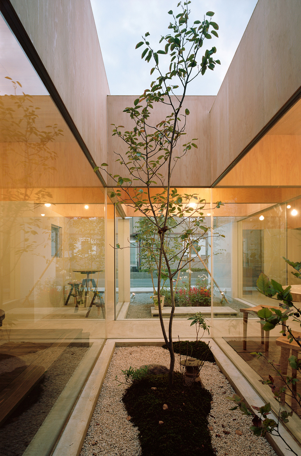 Table Hat by Hiroyuki Shinozaki Architects | Yellowtrace.
