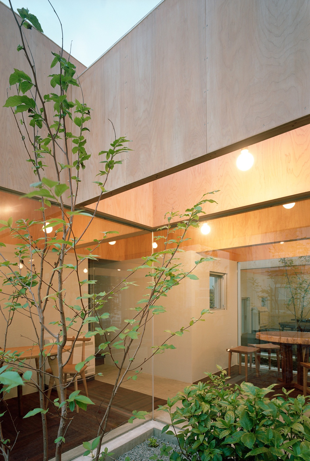 Table Hat by Hiroyuki Shinozaki Architects | Yellowtrace.