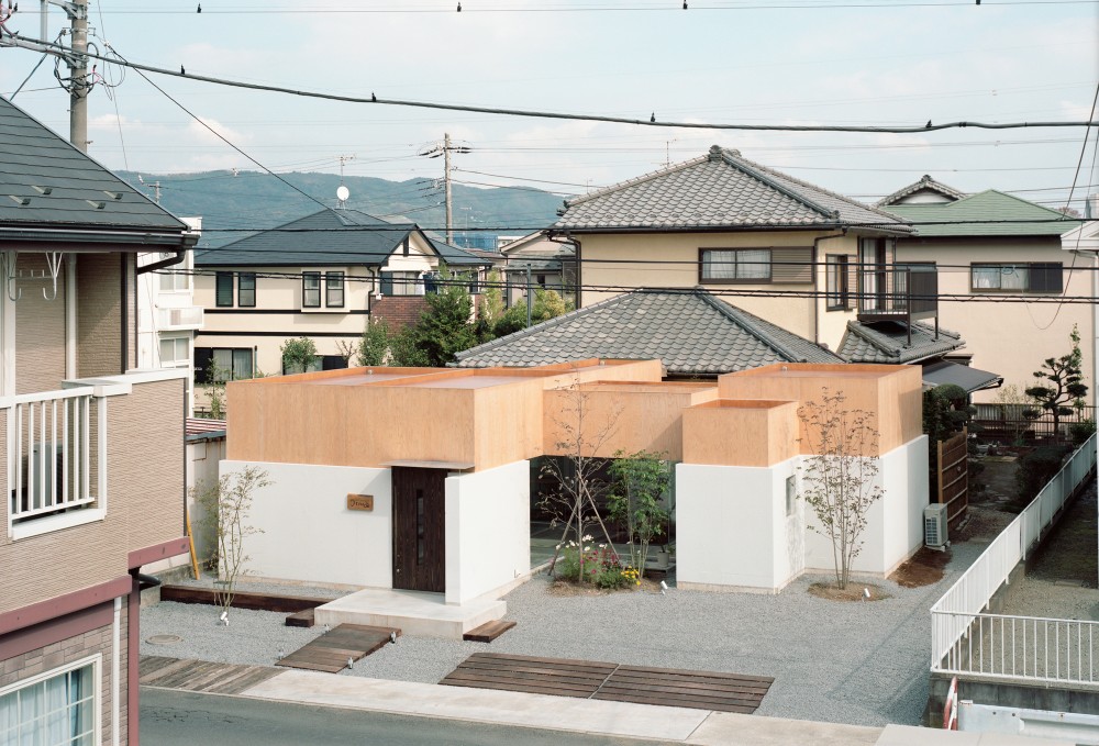 Table Hat by Hiroyuki Shinozaki Architects | Yellowtrace.