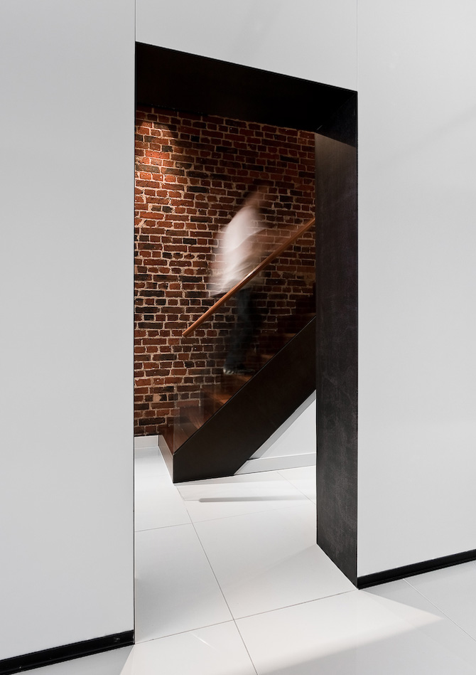 Brighton Implant Clinic by Pedra Silva Arquitectos | Yellowtrace.