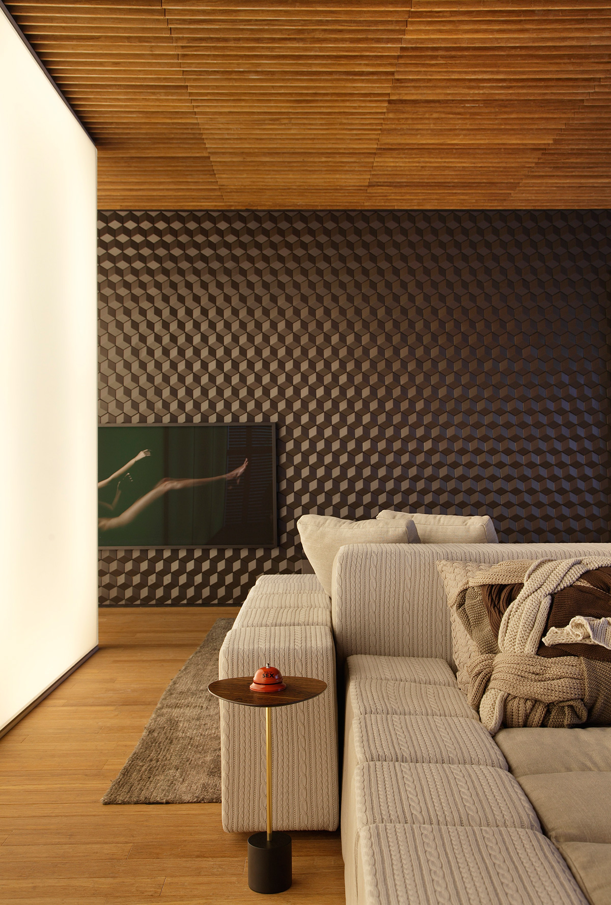 "Hotel Black" temporary installation by Studio Guilherme Torres at MostraBlack 2013 | Yellowtrace.