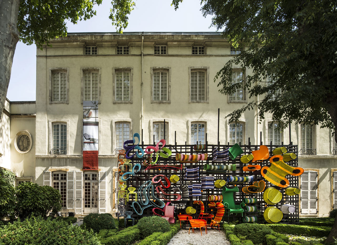 'Lo Sguardo Lateralep' exhibition by Moroso & Rubelli | Yellowtrace.